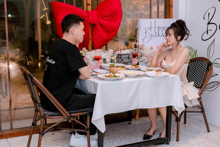 Intimate vs. Lavish: Choosing the Right Birthday Dinner Setup in Dubai